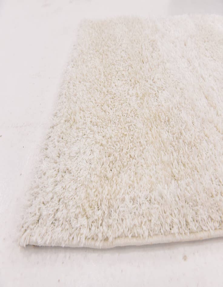 Detail image of 2' 8 x 4' 10 Luxury Solid Shag Rug