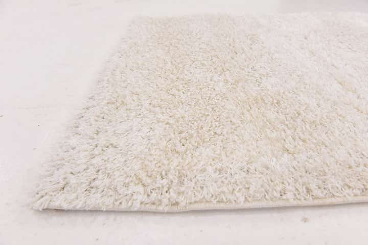 2' 8 x 4' 10 Luxury Solid Shag Rug