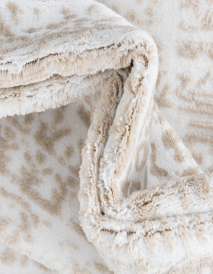 Detail image of 3' 3 x 3' 3 Hermitage Square Rug