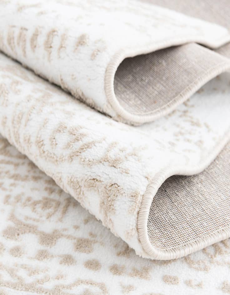 Detail image of 3' 3 x 3' 3 Hermitage Square Rug