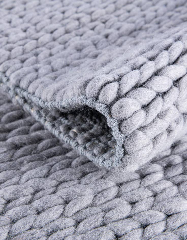 Detail image of 6' 1 x 9' Hand Woven Lana New Zealand Wool Rug