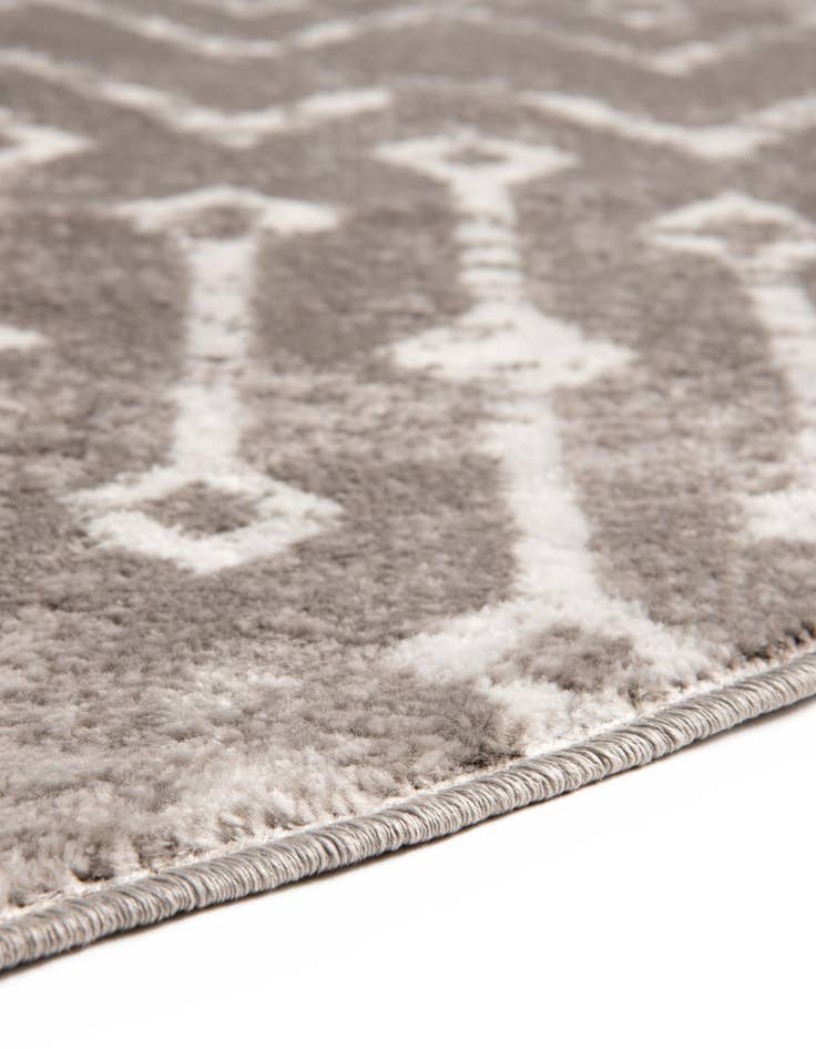 Detail image of 5' 3 x 8' Bohemian Trellis Oval Rug