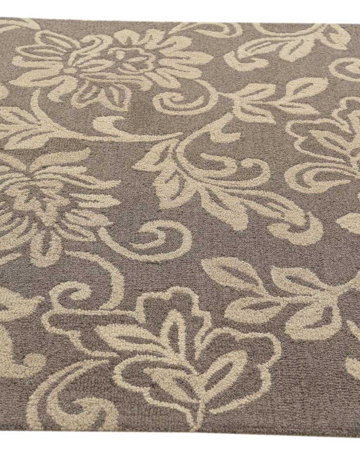 Detail image of 5' 1 x 8' Agra Wool Rug