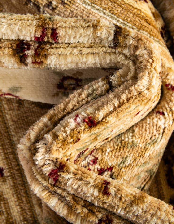 Detail image of 5' 3 x 8' Classic Aubusson Rug