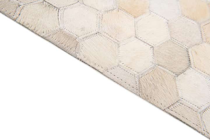5' x 7' 8 Cowhide Stocks Rug