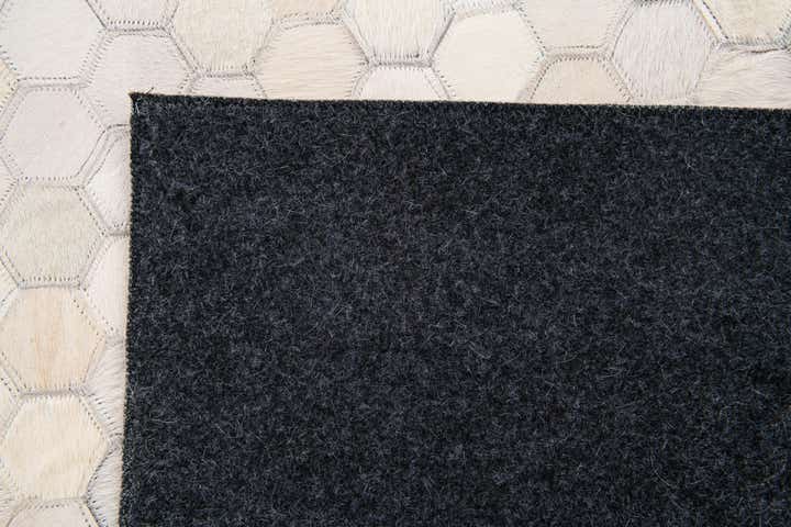 5' x 7' 8 Cowhide Stocks Rug