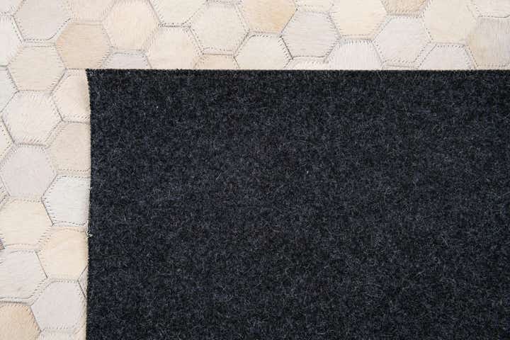 5' x 7' 10 Cowhide Stocks Rug