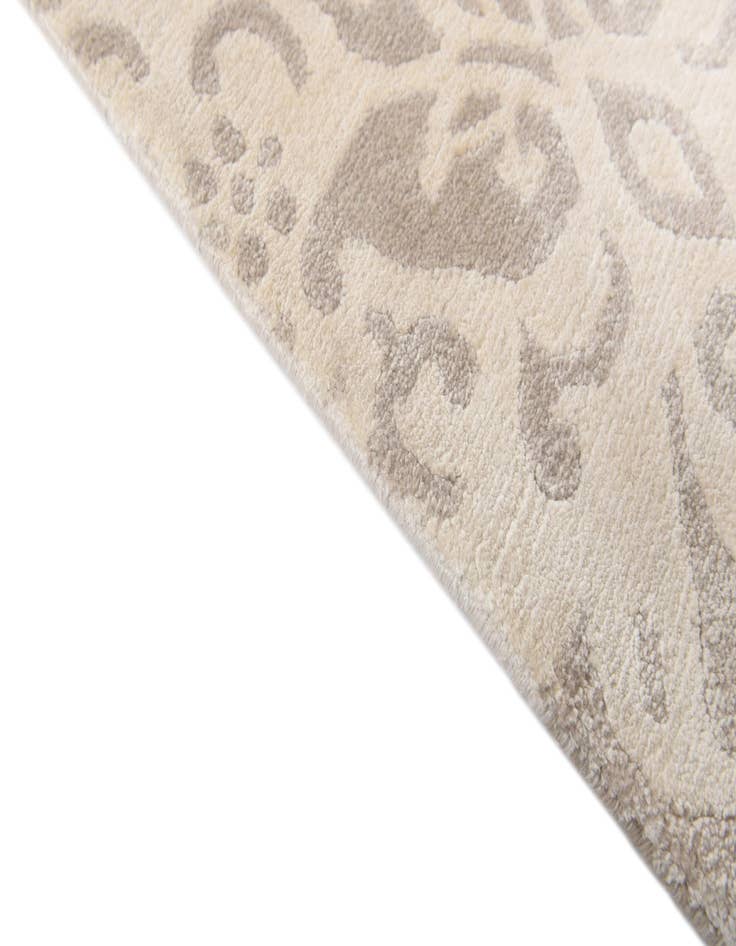 Detail image of 6' 7 x 9' 10  Hand Knotted Darya Wool Rug