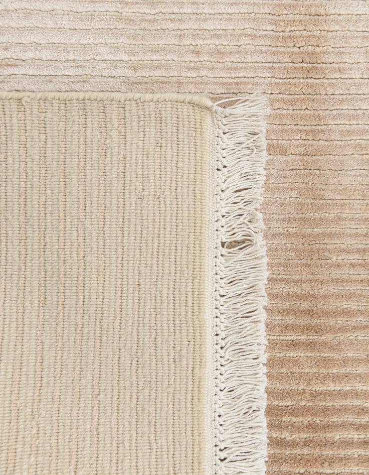 Detail image of 4' 10 x 6' 7  Hand Knotted Darya Wool Rug