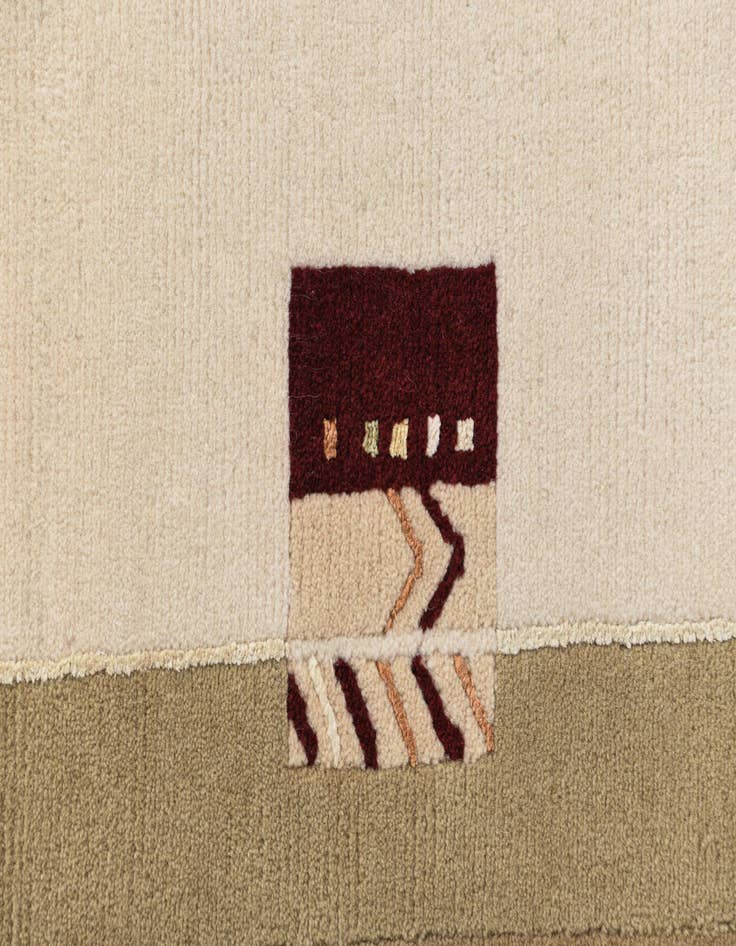 Detail image of 3' x 4' 10  Hand Knotted Darya Wool Rug