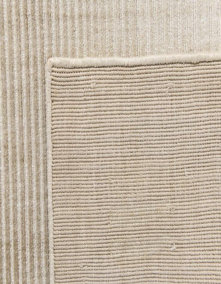 Detail image of 4' 11 x 6' 8  Hand Knotted Darya Wool Rug