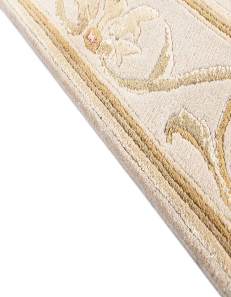 Detail image of 2' 9 x 4' 7  Hand Knotted Darya Rug