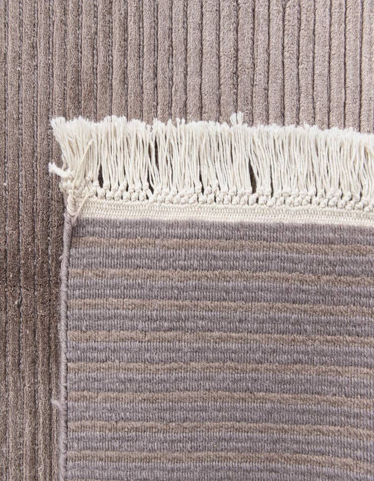 Detail image of 6' 6 x 9' 9  Hand Knotted Darya Wool Rug