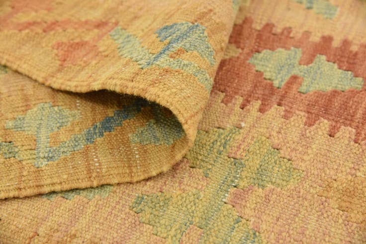 Detail image of 4' 9 x 6' 6 Hand Woven Kilim Waziri Wool Rug