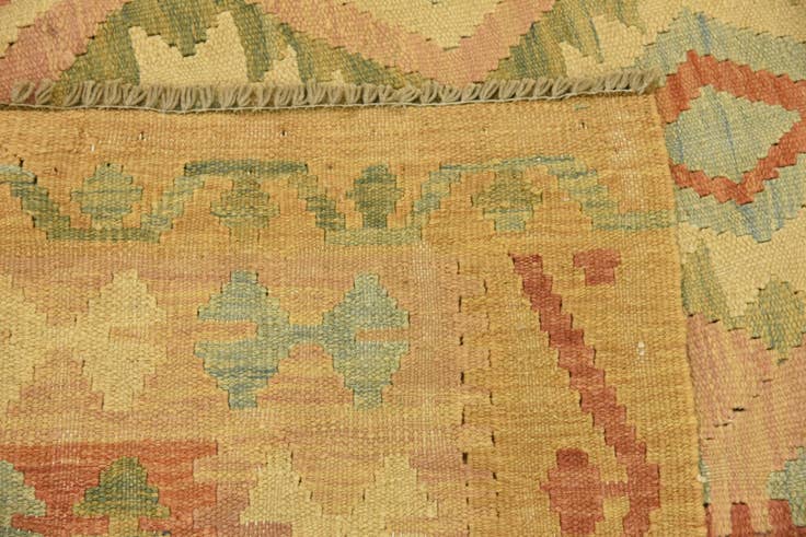 Detail image of 4' 9 x 6' 6 Hand Woven Kilim Waziri Wool Rug