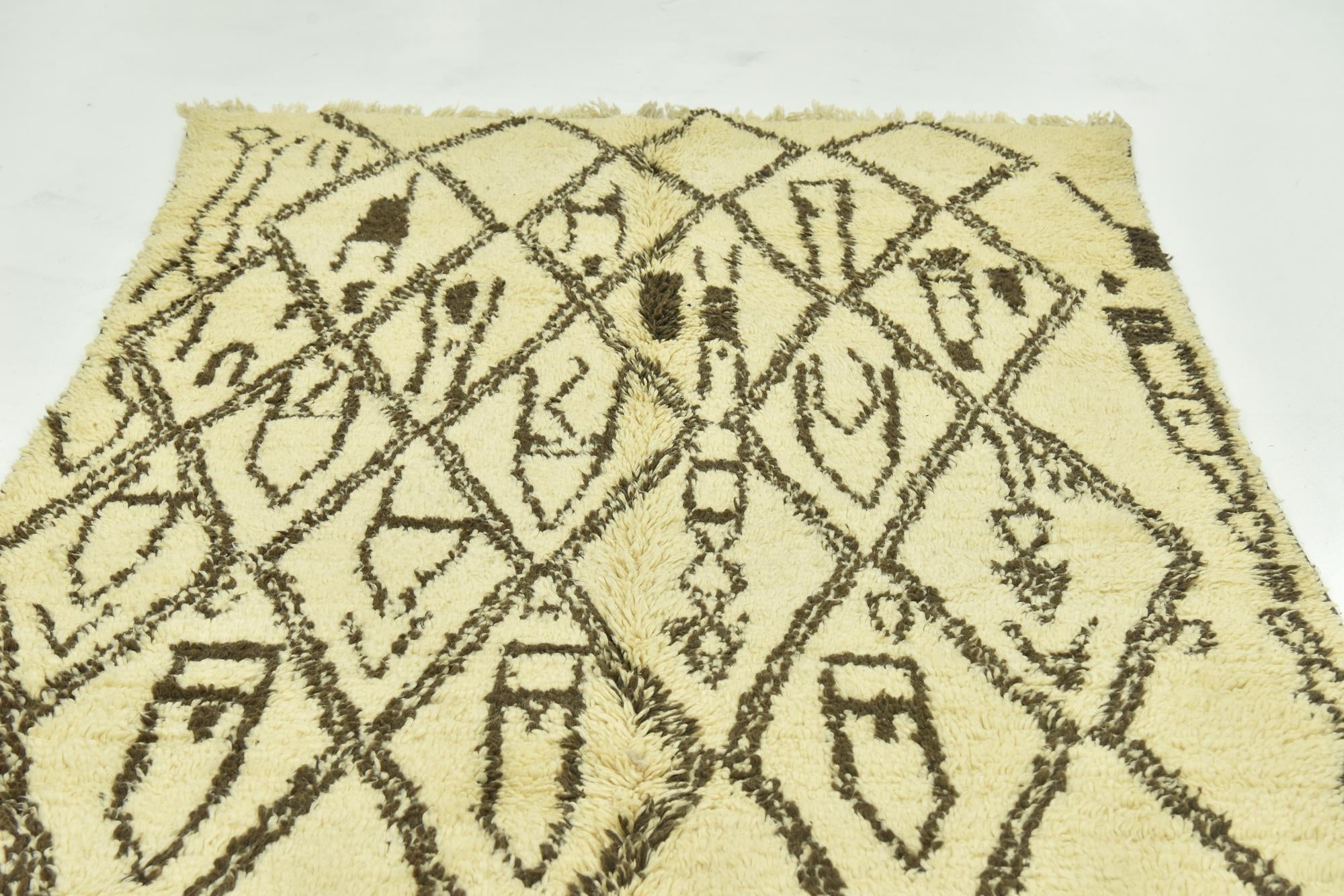 5' 6 x 9' 3 Hand Knotted Moroccan Wool Rug