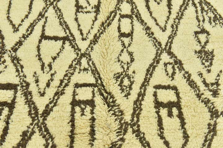 5' 6 x 9' 3 Hand Knotted Moroccan Wool Rug