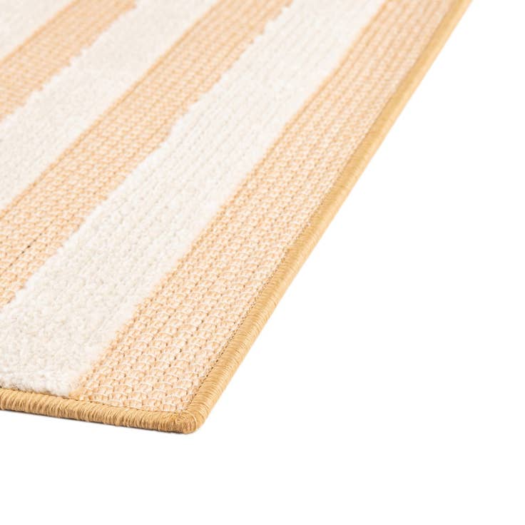 Detail image of 5' 3 x 7' 7 Easy-Clean Indoor / Outdoor Rug