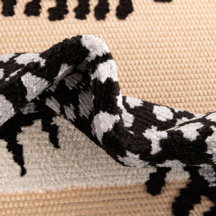 5' 3 x 7' 7 Easy-Clean Indoor / Outdoor Rug