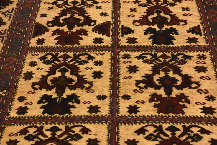Detail image of 6' 4 x 9' 5 Hand Knotted Sumak Oriental Wool Rug