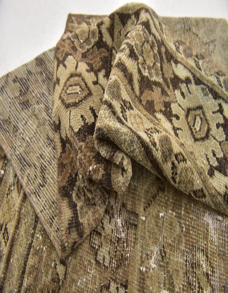 Detail image of 2' 7 x 4' 8  Hand Knotted Ultra Vintage Persian Wool Rug