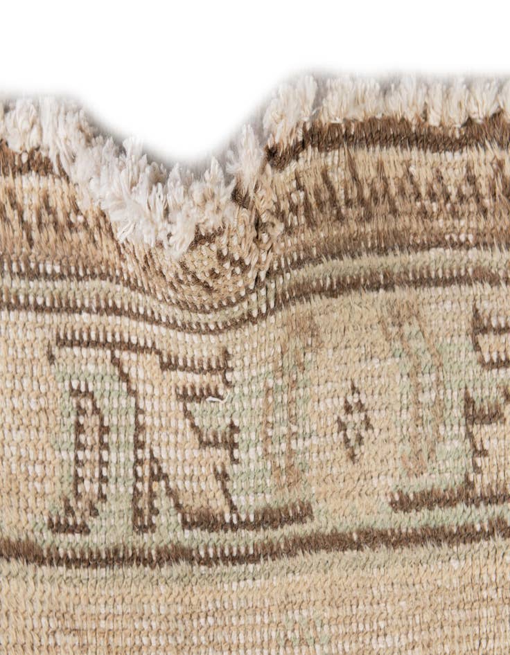 Detail image of 10' x 13' 3 Hand Knotted Ultra Vintage Wool Rug