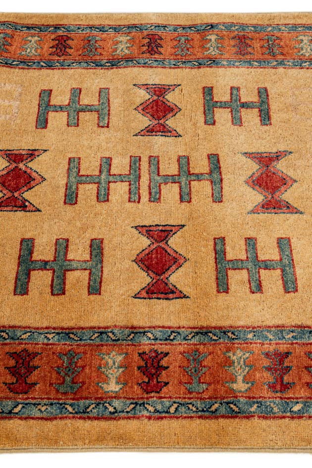 Detail image of 3' 4 x 5' 1 Hand Knotted Ziegler Wool Rug