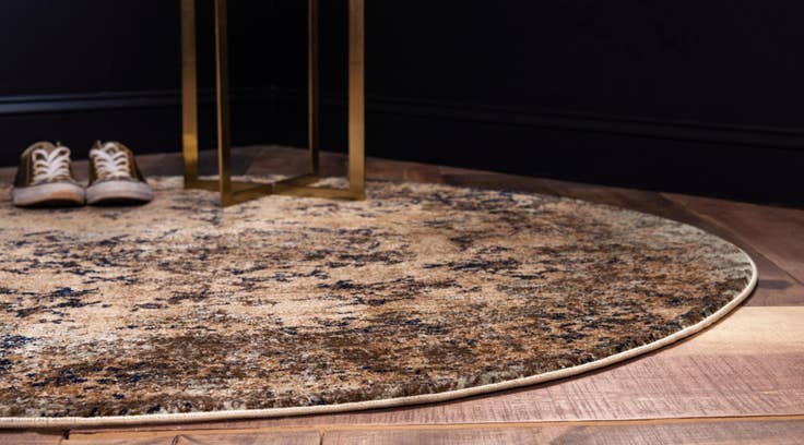 Detail image of 4' 5 x 4' 5 Charlestown Round Rug