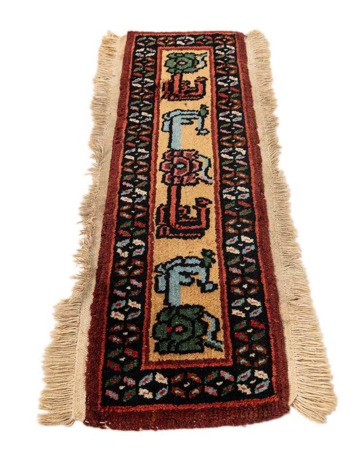 Detail image of 1' x 3' 1 Hand Knotted Hamedan Wool Square Rug