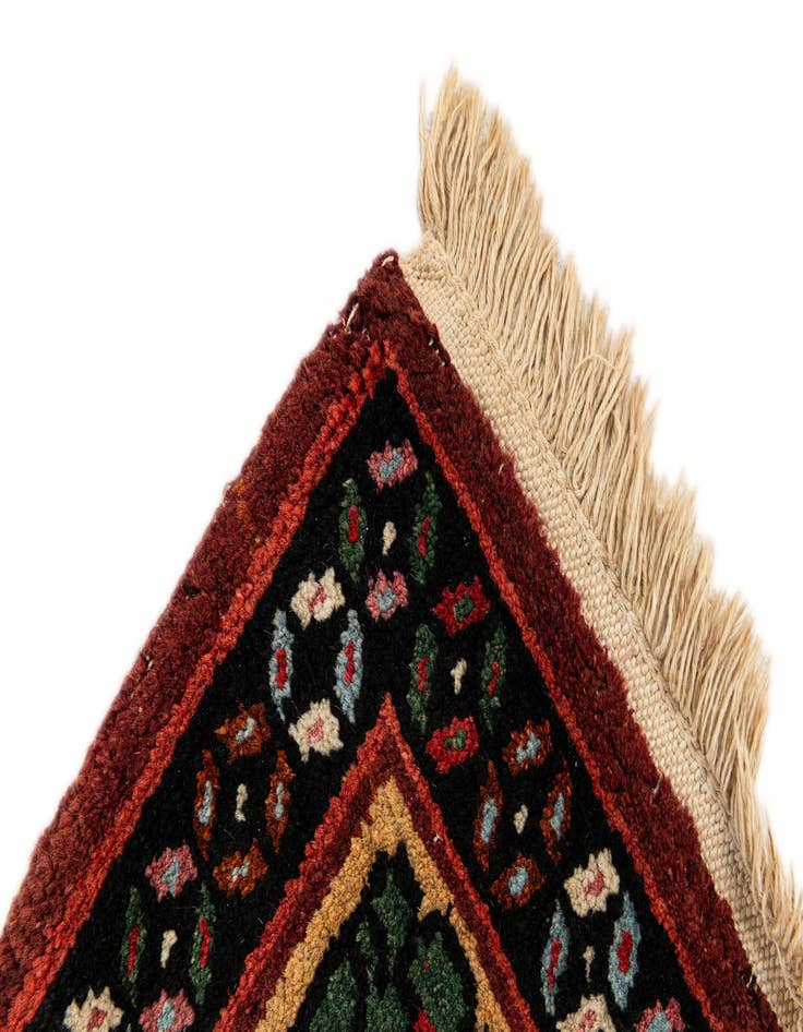 Detail image of 1' x 3' 1 Hand Knotted Hamedan Wool Square Rug