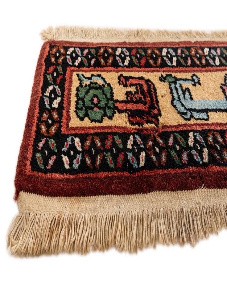 Detail image of 1' x 3' 1 Hand Knotted Hamedan Wool Square Rug