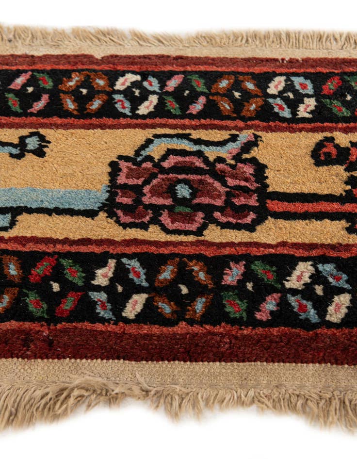 Detail image of 1' x 3' 1 Hand Knotted Hamedan Wool Square Rug