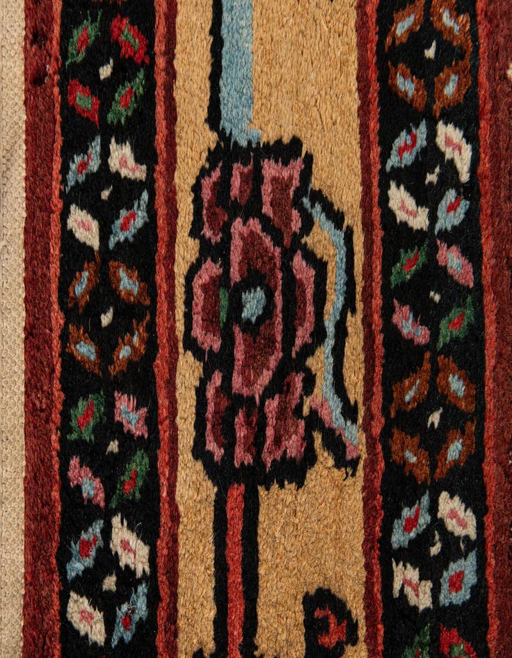 Detail image of 1' x 3' 1 Hand Knotted Hamedan Wool Square Rug