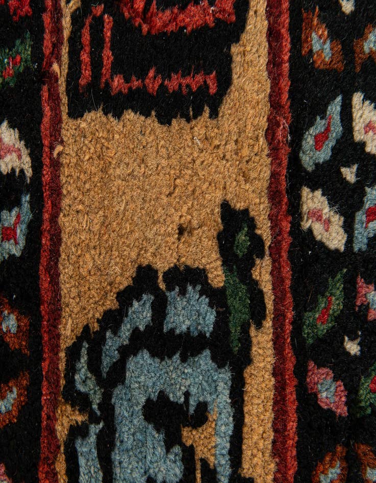 Detail image of 1' x 3' 1 Hand Knotted Hamedan Wool Square Rug