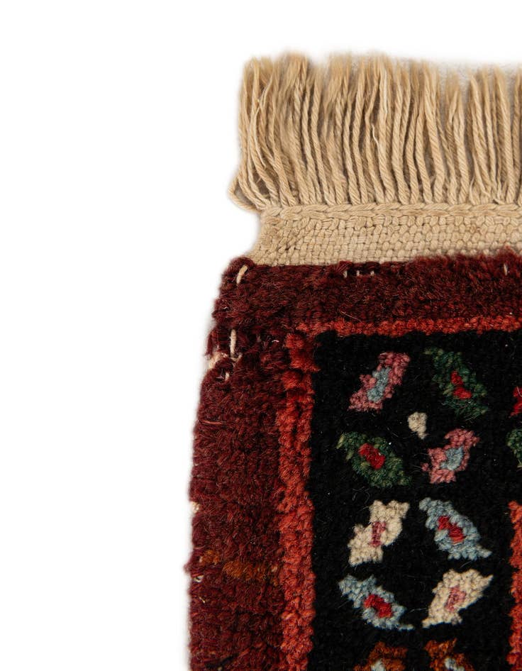 Detail image of 1' x 3' 1 Hand Knotted Hamedan Wool Square Rug