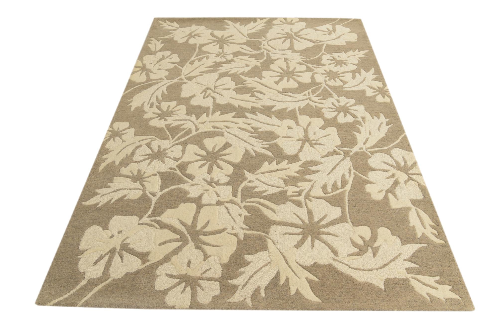 5' x 7' 5 Agra Wool Rug