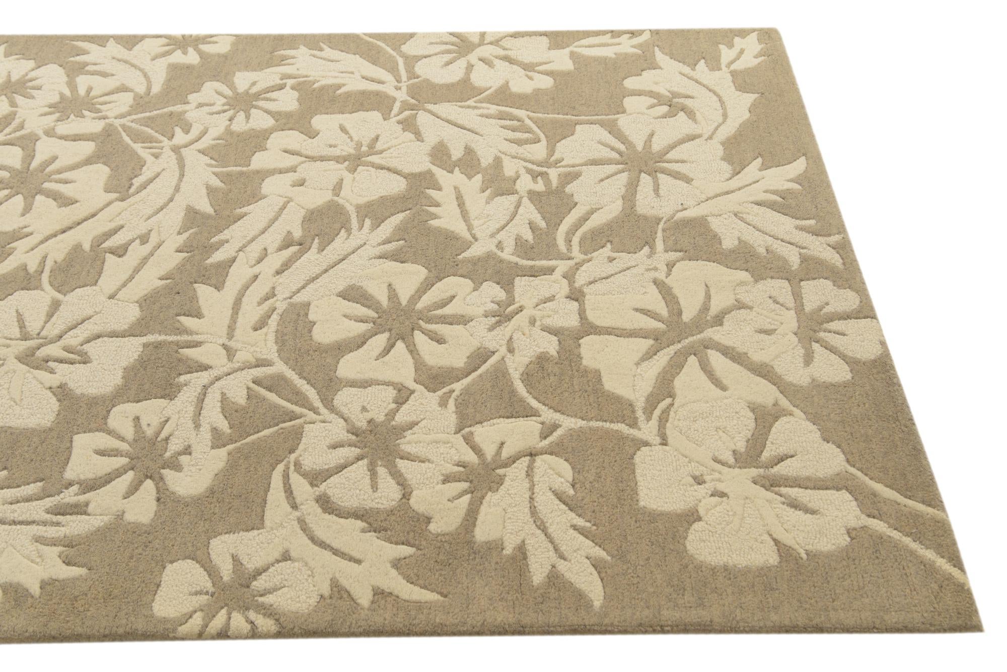 5' x 7' 5 Agra Wool Rug
