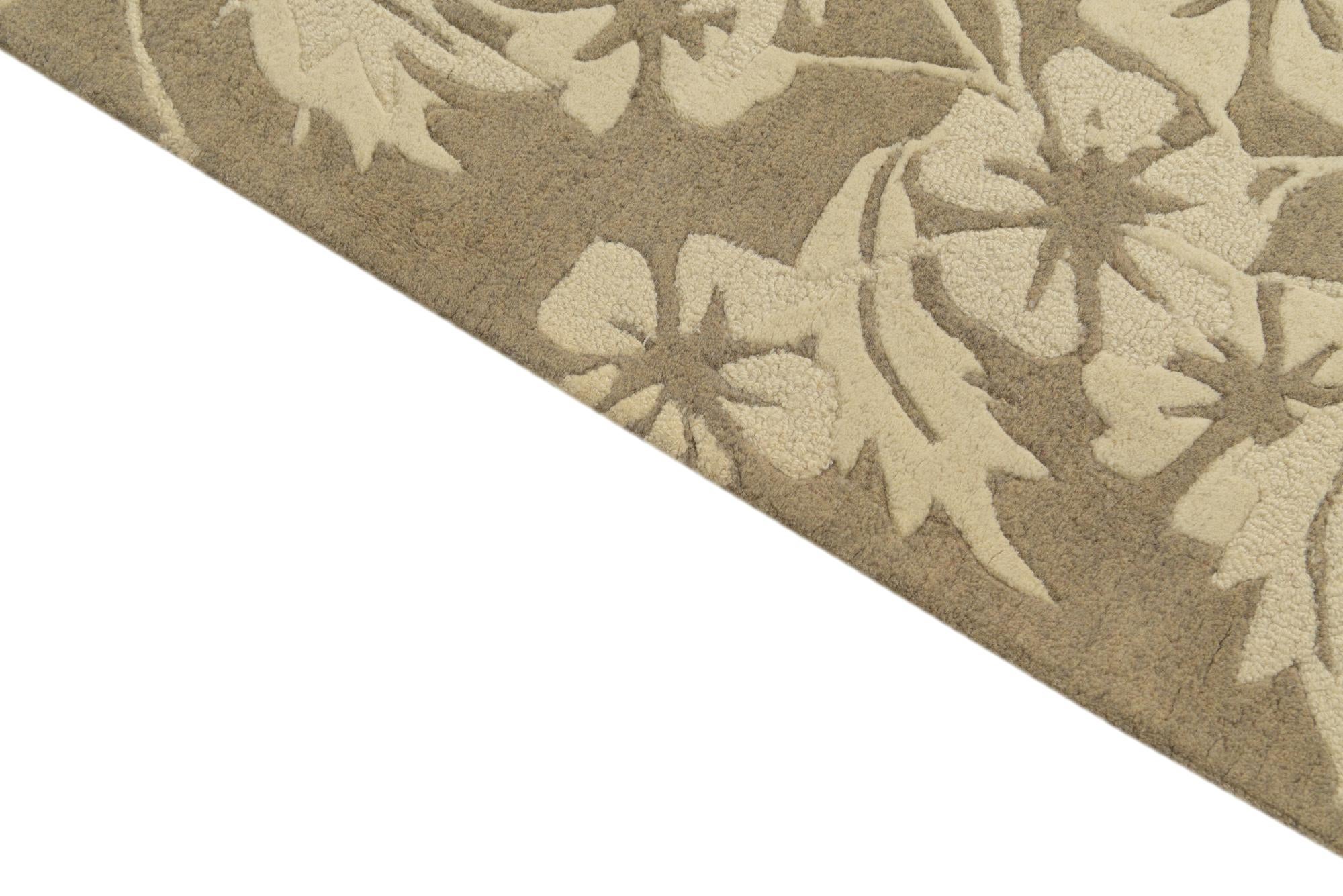 5' x 7' 5 Agra Wool Rug