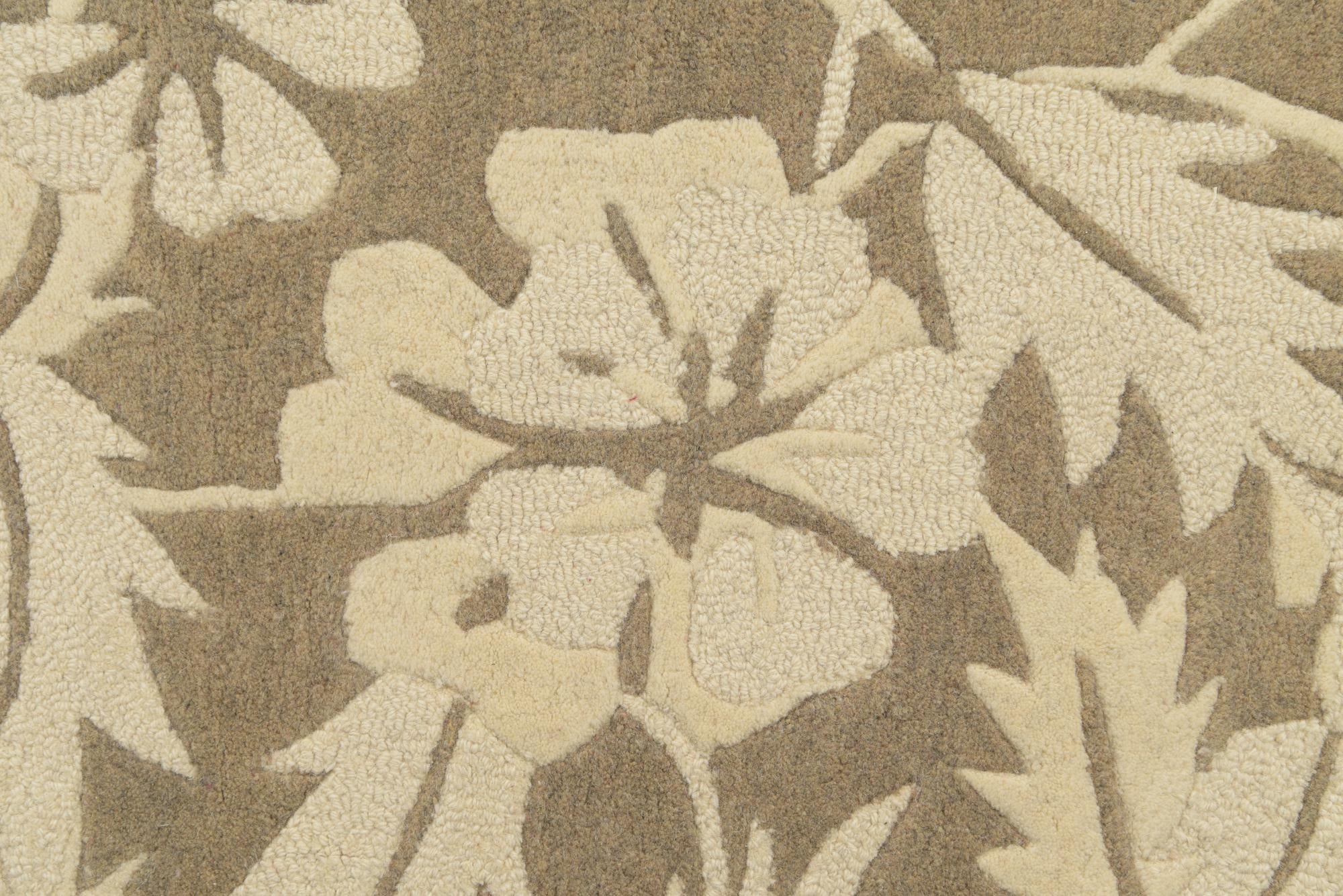 5' x 7' 5 Agra Wool Rug