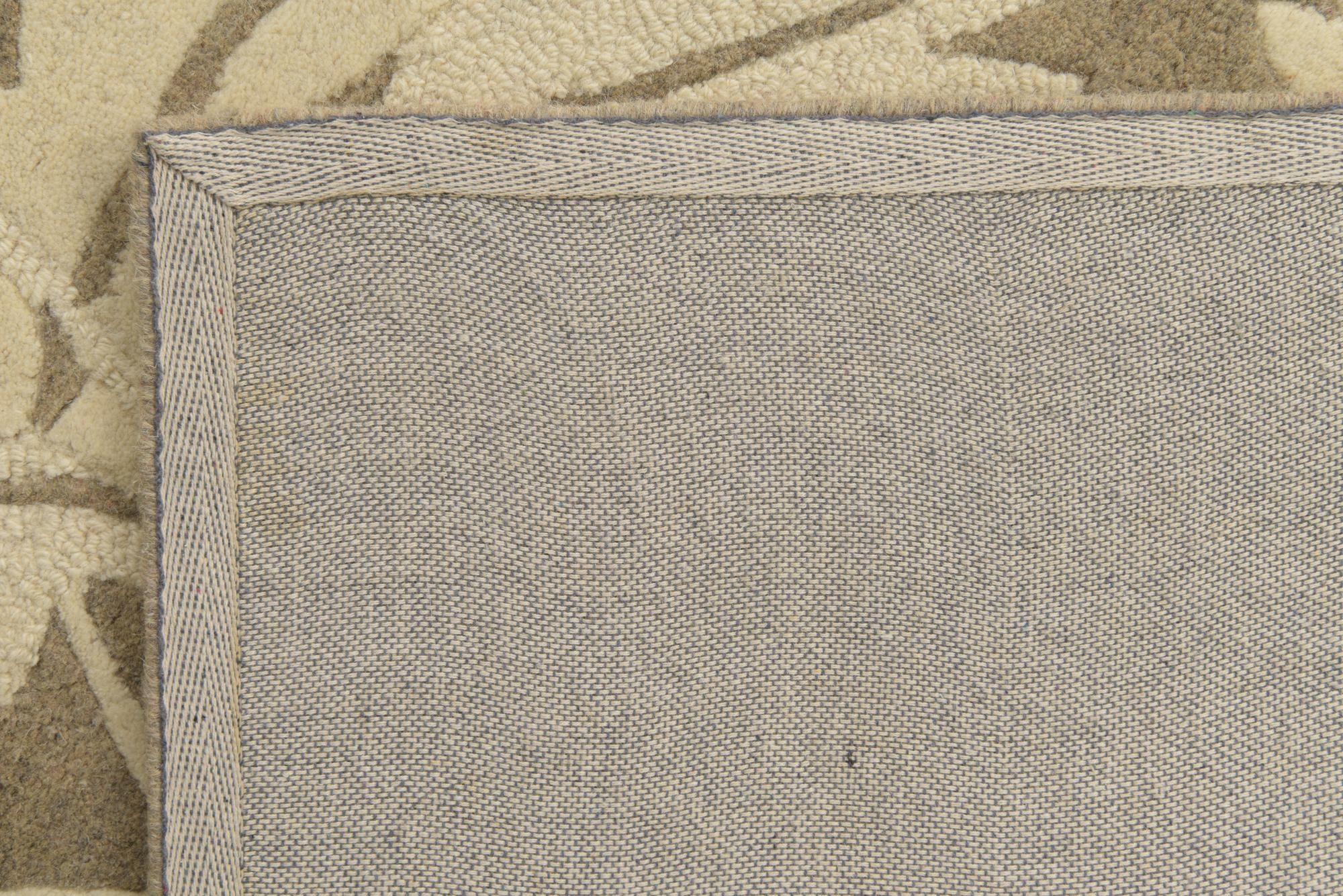 5' x 7' 5 Agra Wool Rug