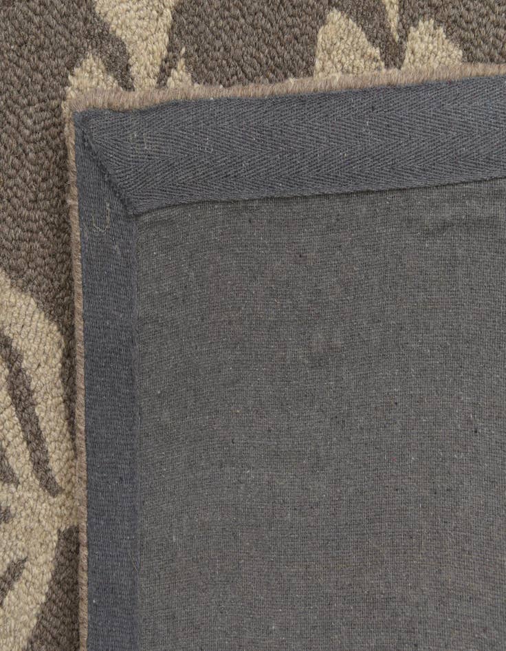 Detail image of 5' 1 x 8' Agra Wool Rug