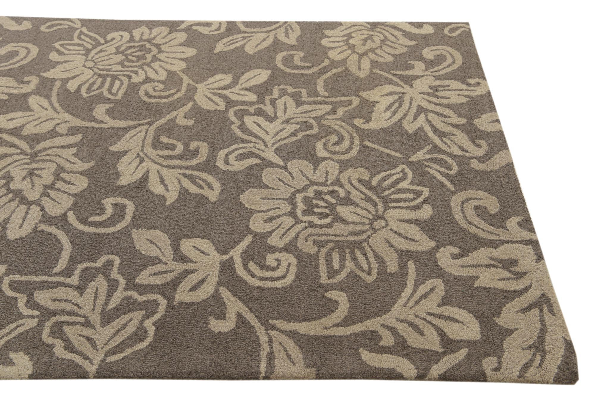 5' x 7' 10 Agra Wool Rug