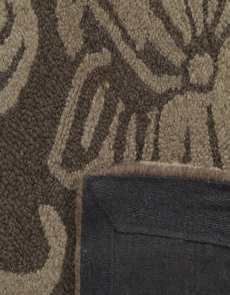 Detail image of 5' x 7' 10 Agra Wool Rug