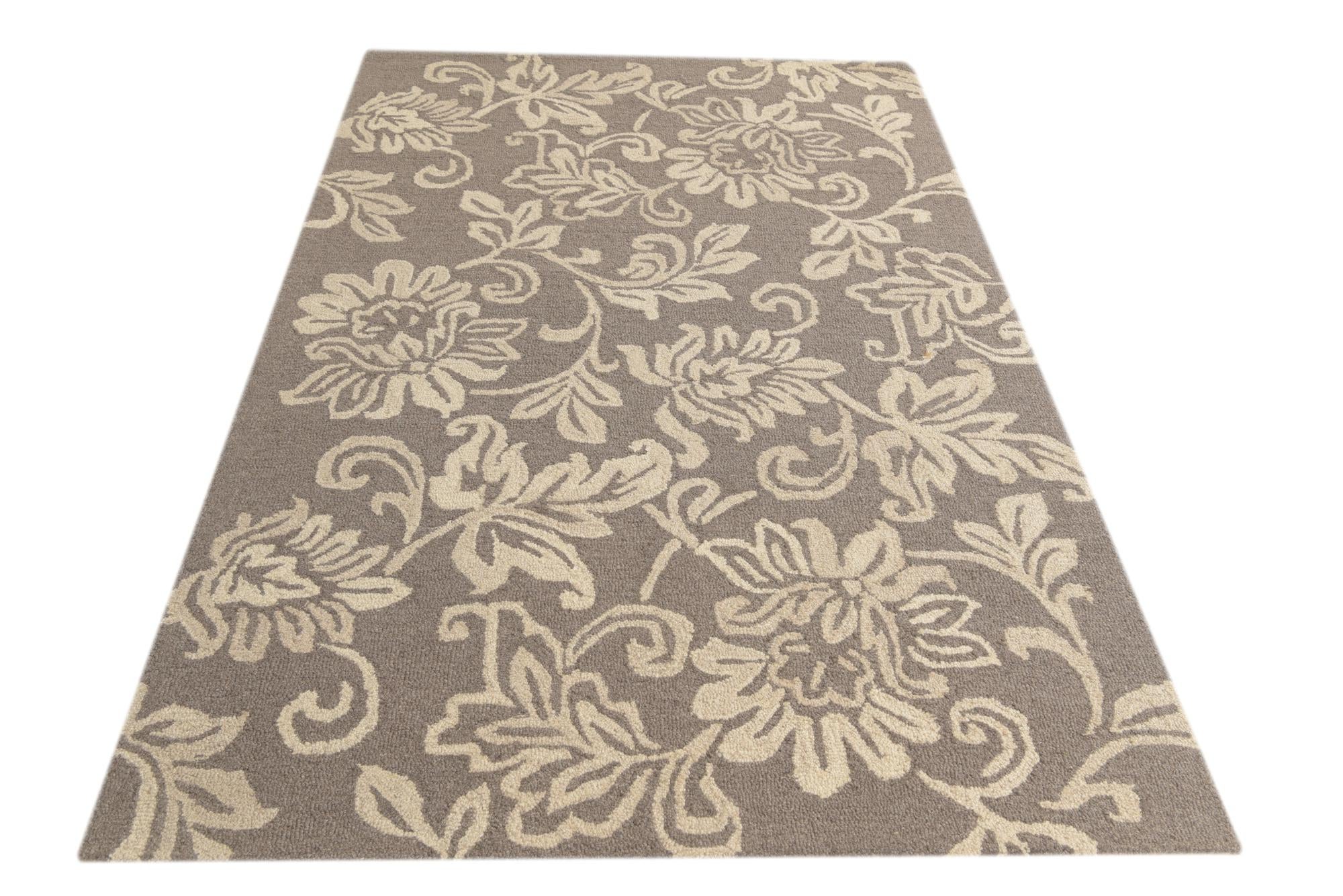 5' x 8' Agra Wool Rug