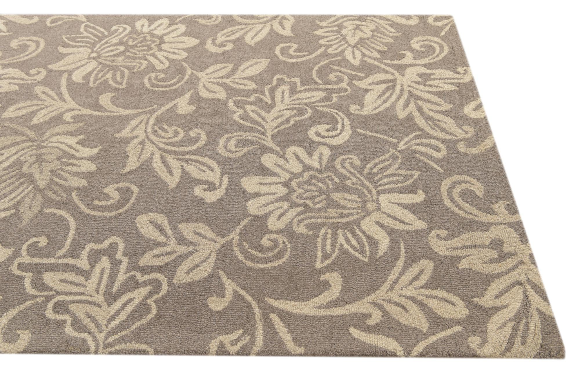 5' x 7' 10 Agra Wool Rug