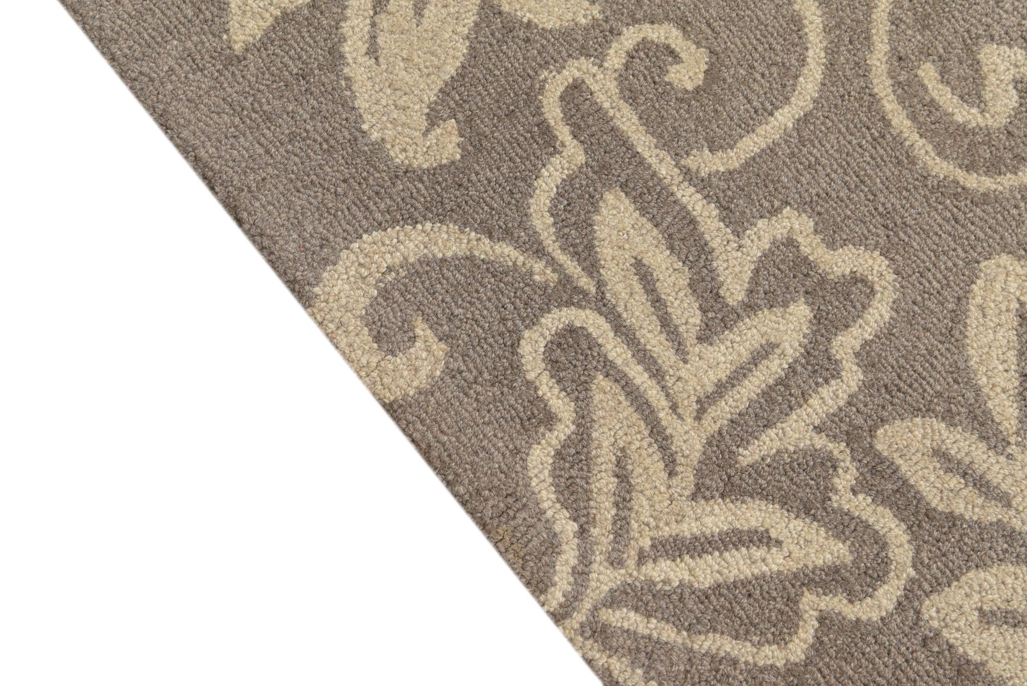 5' x 7' 10 Agra Wool Rug