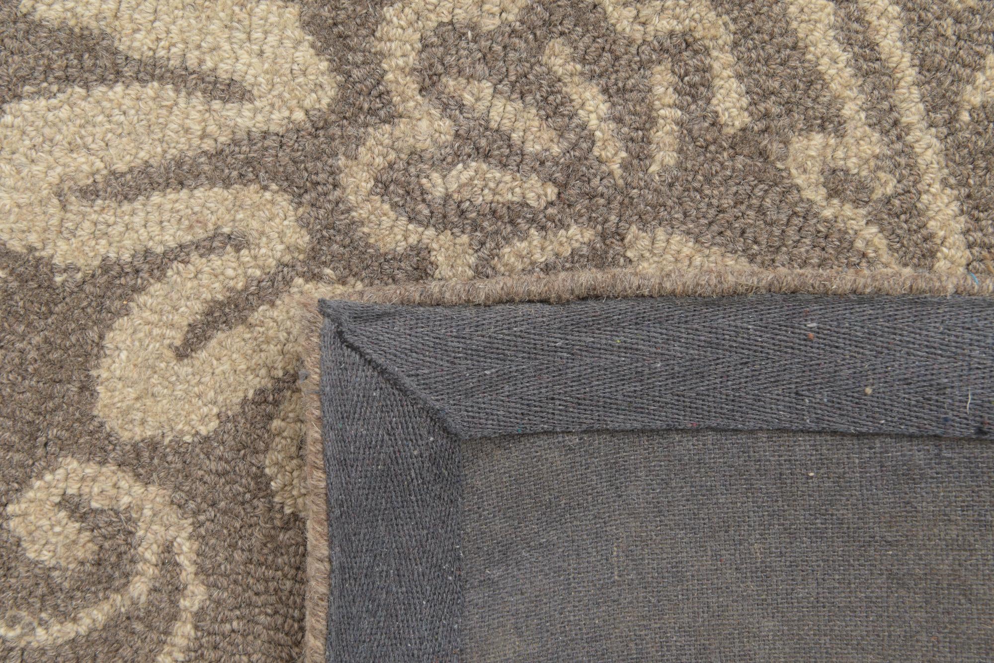 5' x 7' 10 Agra Wool Rug