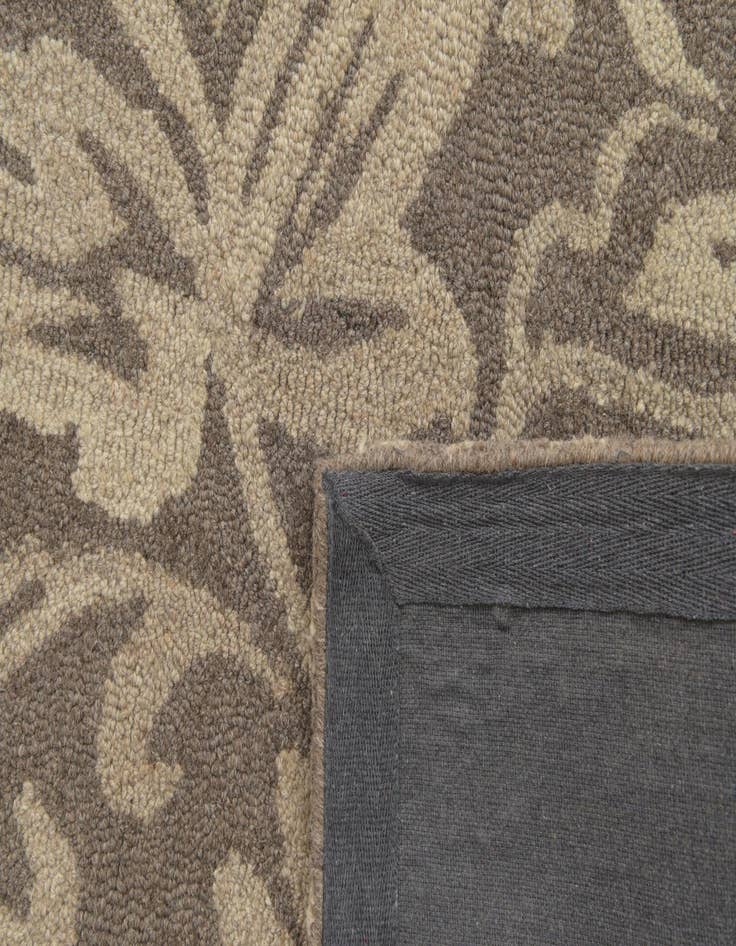 Detail image of 5' x 8' Agra Wool Rug