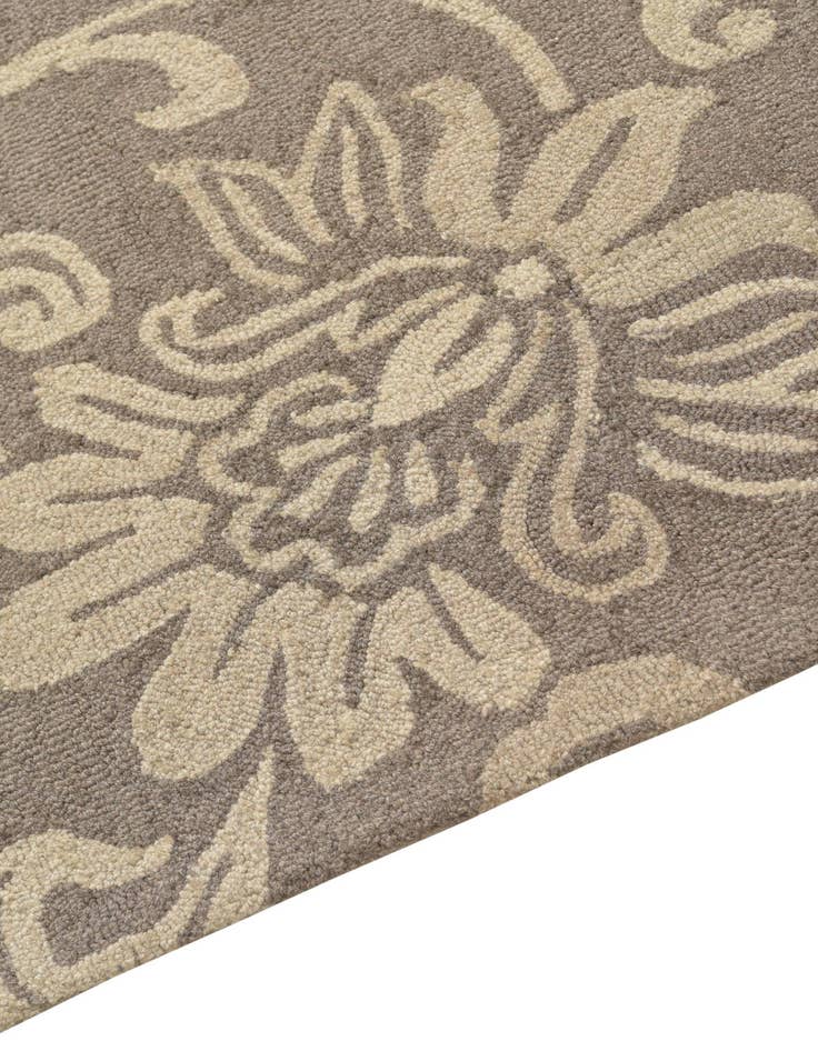 Detail image of 5' x 8' Agra Wool Rug