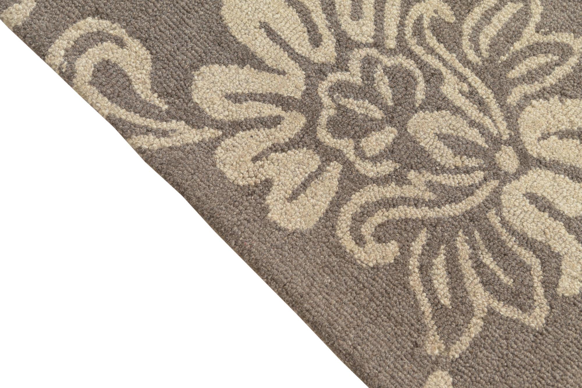 5' 1 x 8' Agra Wool Rug
